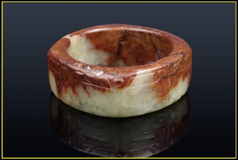 BRACELET ARCHAÏSANT EN JADE NEPHRITE CELADON