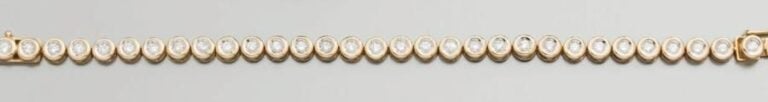 BRACELET articulé en or jaune et or gris serti de diamants taille brillant en serti clo