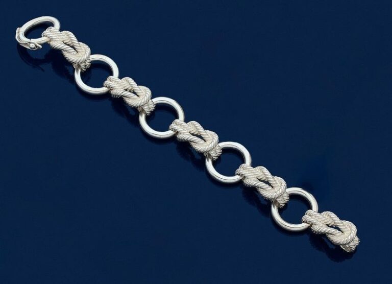 •BRACELET «Audierne» en argent (925‰) composé de cinq anneaux espacés par des nœuds godronné