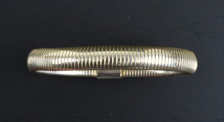 BRACELET en métal doré à maille tuboga