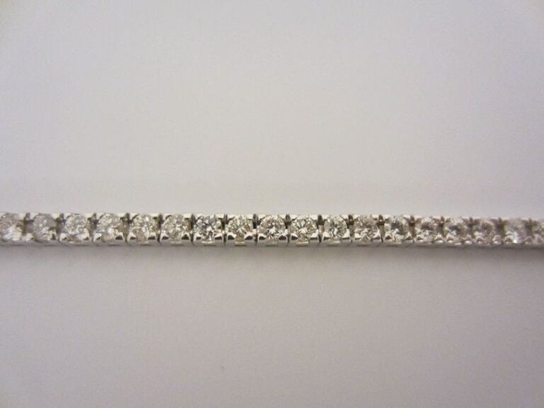 BRACELET en or gris (750 millièmes) serti de diamants taille brillan