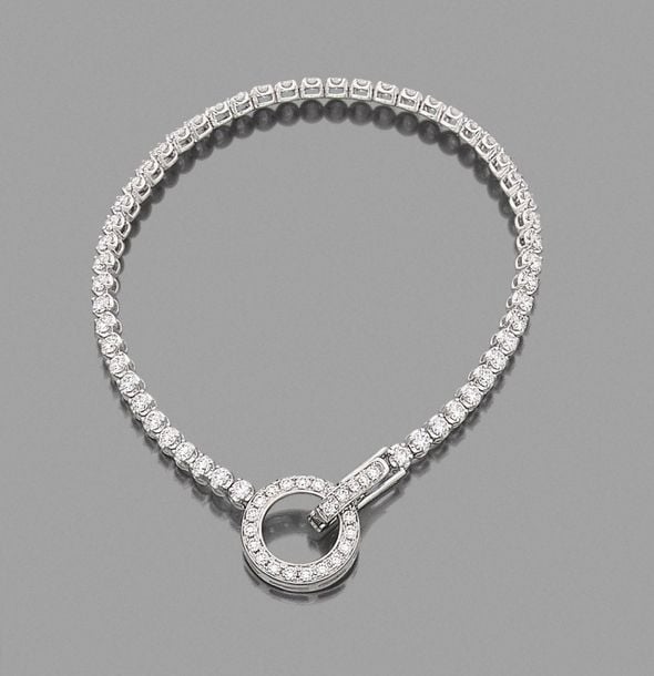 •BRACELET en or gris (750‰) serti d'une ligne de diamants taille brillan