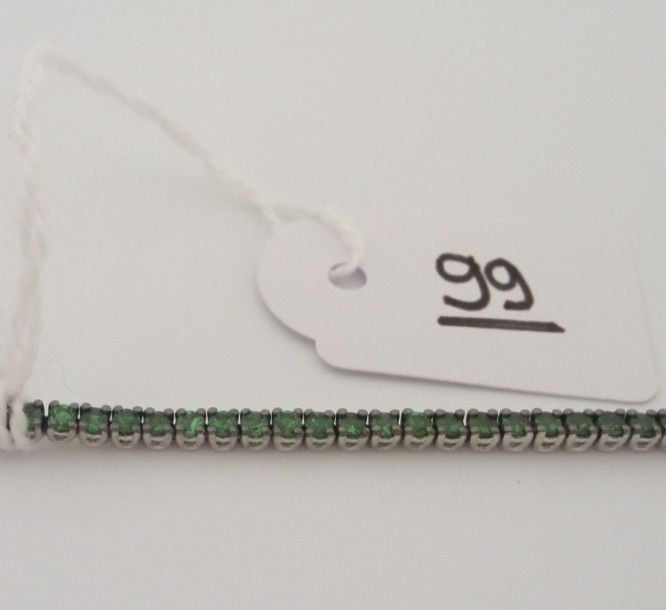 BRACELET en or gris et or noirci (750 millièmes) serti de grenats tsavorite