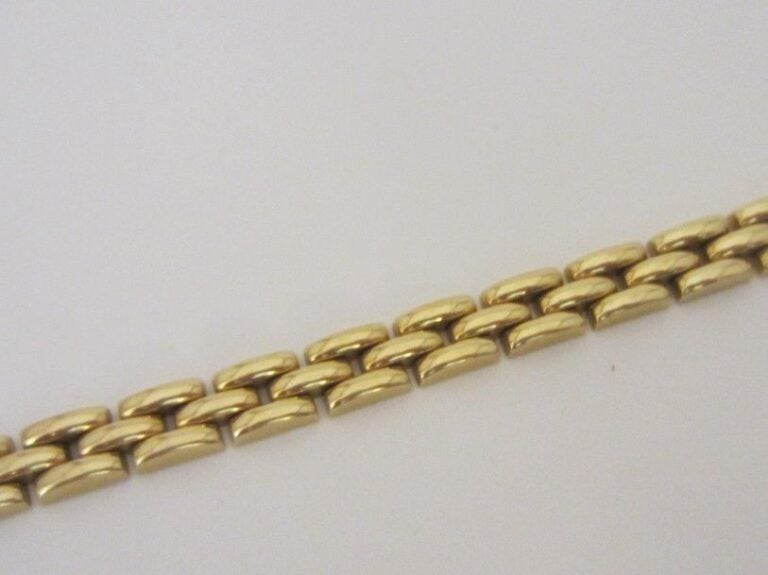 BRACELET en or jaune (750 millièmes) articulé à maillons rectangulaire