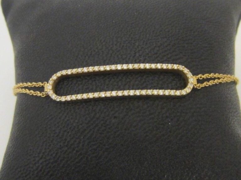 BRACELET en or jaune (750 millièmes) composé d'un motif ovale ajouré serti de diamants taille brillan