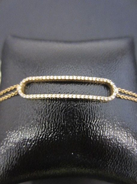 BRACELET en or jaune (750 millièmes) composé d’un motif ovale ajouré serti de diamants taille brillant