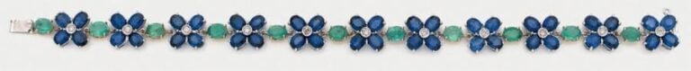 BRACELET «fleurettes» en or jaune et or gris (585 millièmes) 14 carats, serti d'émeraudes et saphirs de forme ovale, rehaussés de diamants taille brillan
