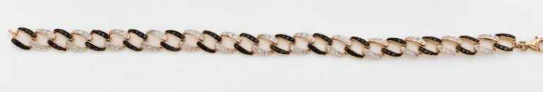 BRACELET « gourmette » en or jaune serti de diamants blancs et noirs alterné