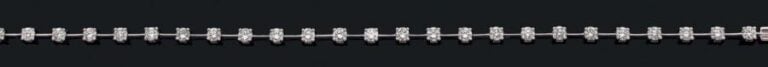 BRACELET «ligne» en or gris (750 millièmes) serti de 26 diamants taille brillant espacé