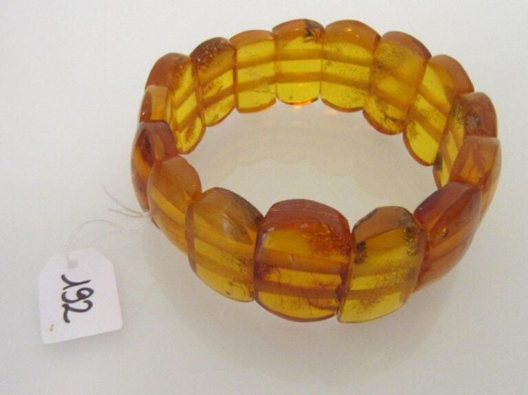 BRACELET MANCHETTE d'ambre monté sur élastiqu