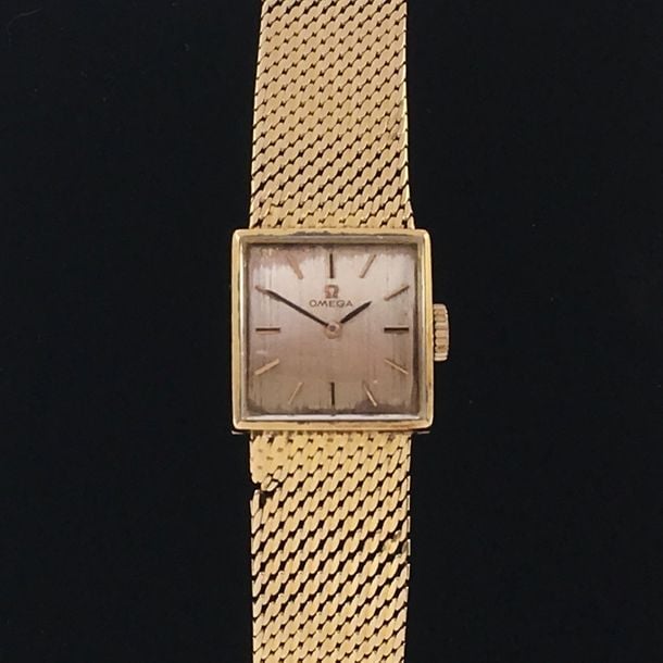 BRACELET MONTRE carrée de dame en or jaune (750 millièmes