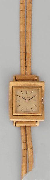 BRACELET MONTRE de dame carrée en or jaune très finement guilloch