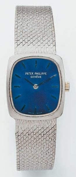 BRACELET MONTRE de dame en or gris de forme coussi