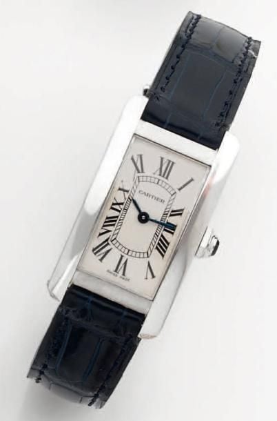 BRACELET MONTRE de dame en or gris, modèle « Tank américaine