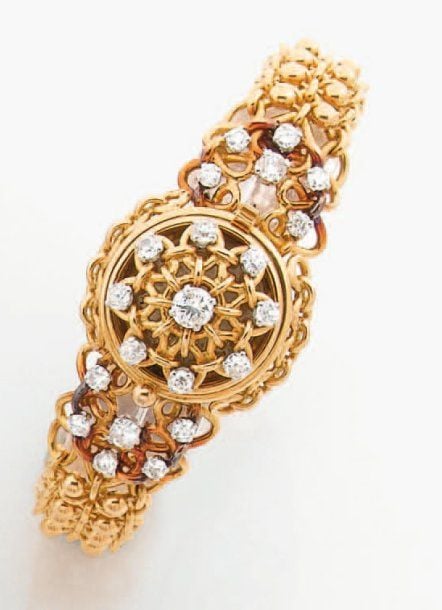 BRACELET MONTRE de dame en or jaune, ajouré et boul