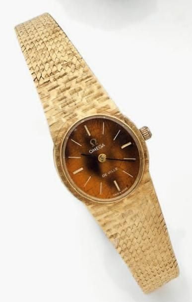 BRACELET MONTRE de dame, ovale, en or jaun