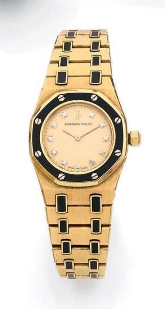 BRACELET MONTRE de dame, ronde, en or jaune (750 millièmes), modèle «Royal Oak