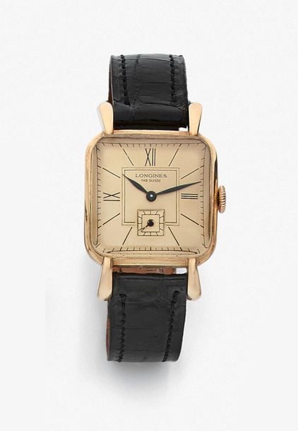 •BRACELET MONTRE de forme coussin en or jaune (750‰