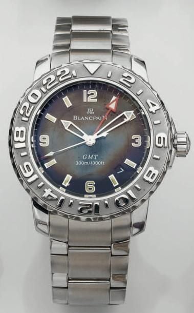 BRACELET MONTRE de forme ronde en acier, modèle « GMT