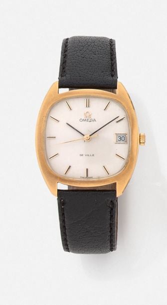BRACELET MONTRE «De Ville» en or jaune (750 millièmes) de forme coussi