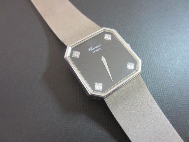 BRACELET MONTRE octogonale en or gris (750 millièmes