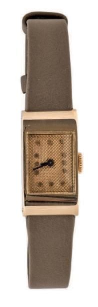 BRACELET MONTRE rectangulaire de dame en or jaune (750 millièmes