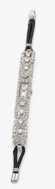 •BRACELET MONTRE rectangulaire de dame en platine (950‰