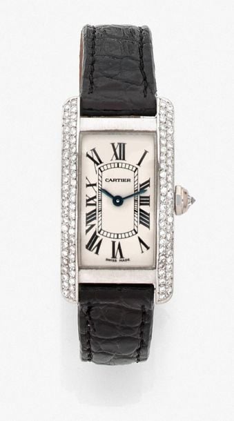 •BRACELET MONTRE rectangulaire de dame, modèle «Tank Américaine» en or gris (750‰