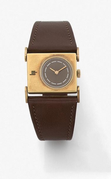 •BRACELET MONTRE rectangulaire en métal dor
