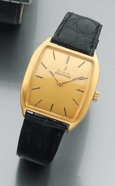 BRACELET MONTRE rectangulaire en or jaun