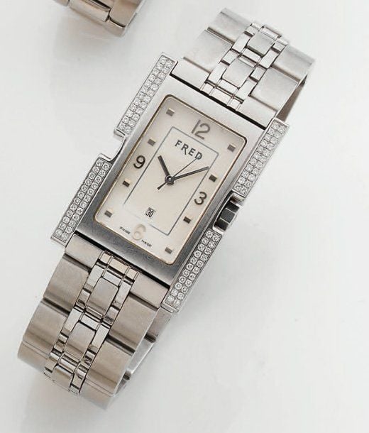 BRACELET MONTRE rectangulaire, grand modèle, en acier partiellement serti de diamant