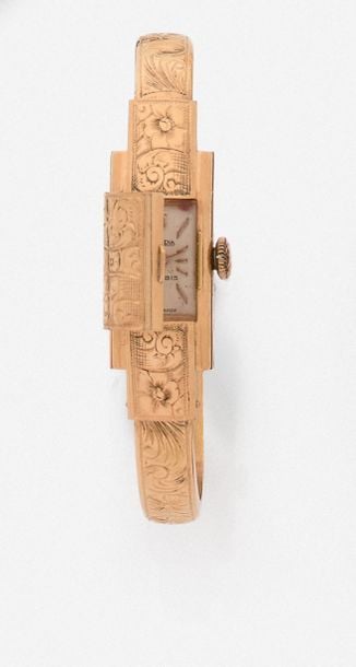 BRACELET MONTRE rectangulaire semi-rigide de dame en or jaune (750 millièmes) ciselé à motifs de fleur