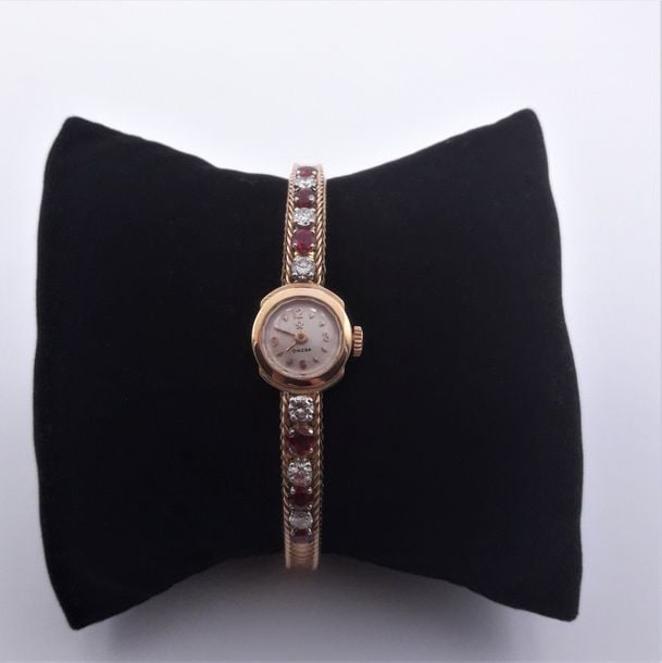BRACELET MONTRE ronde de dame en or jaune (750 millièmes