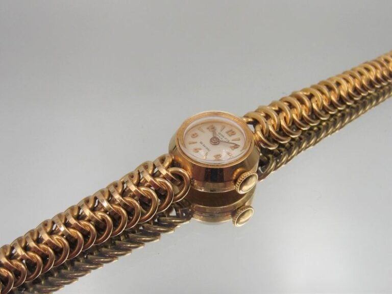 BRACELET MONTRE ronde de dame en or jaune (750 millièmes