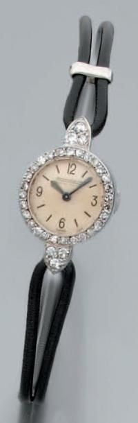 BRACELET-MONTRE ronde de dame en platin