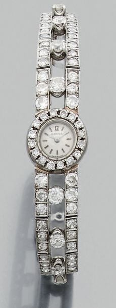 BRACELET MONTRE ronde de dame en platine (mi