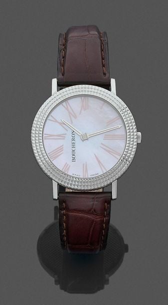 •BRACELET MONTRE ronde en acier, lunette guillochée à «pointes de diamants