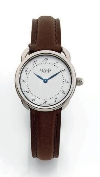 BRACELET MONTRE ronde, en acier, modèle «Arceau