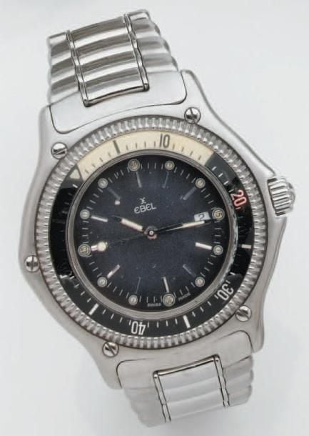 BRACELET MONTRE ronde en acier, modèle « Discovery