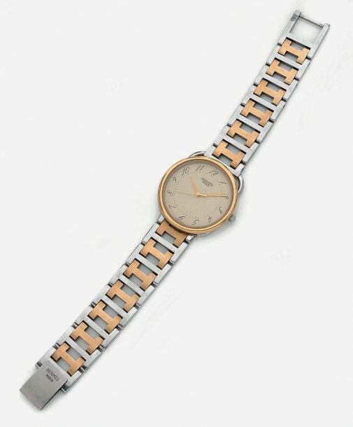 BRACELET MONTRE ronde en or jaune (750 millièmes) et acier, modèle «Arceau