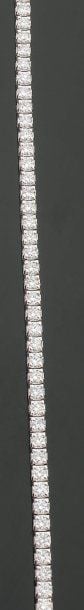 BRACELET « rivière » en or gris articulé serti d'un alignement de diamants taille brillan