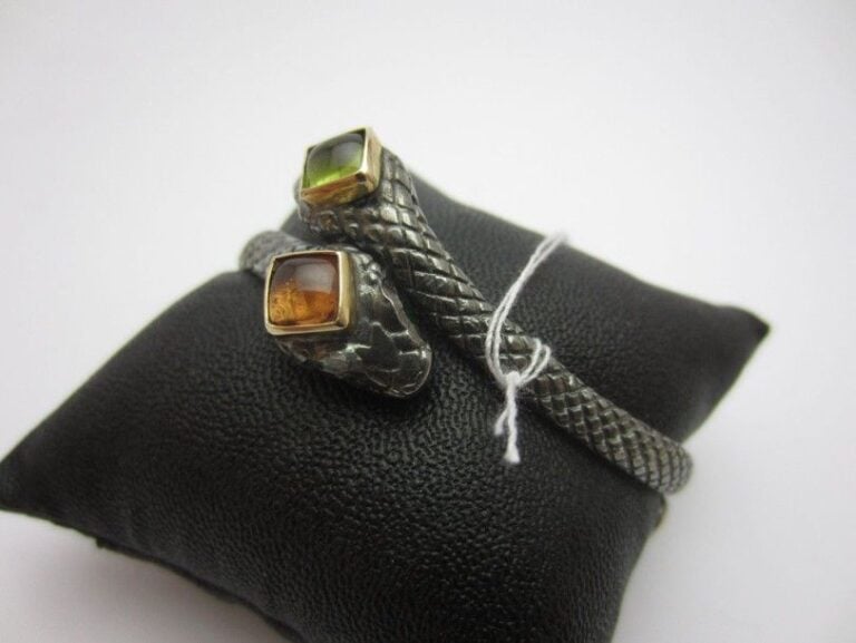 BRACELET «serpents» rigide ouvert en or jaune (750 millièmes) et argent (min