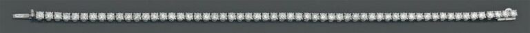 BRACELET souple en or gris (750 millièmes) serti d'un alignement de 58 diamants taille brillan
