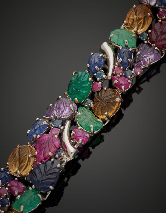 BRACELET "Tutti Frutti" en or gris (750‰) ajouré et articulé, serti de pierres…
