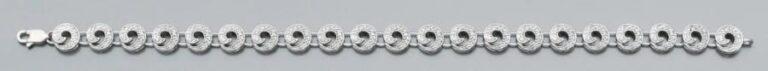 BRACELET «volutes» en or gris articulé et ajouré serti de diamant