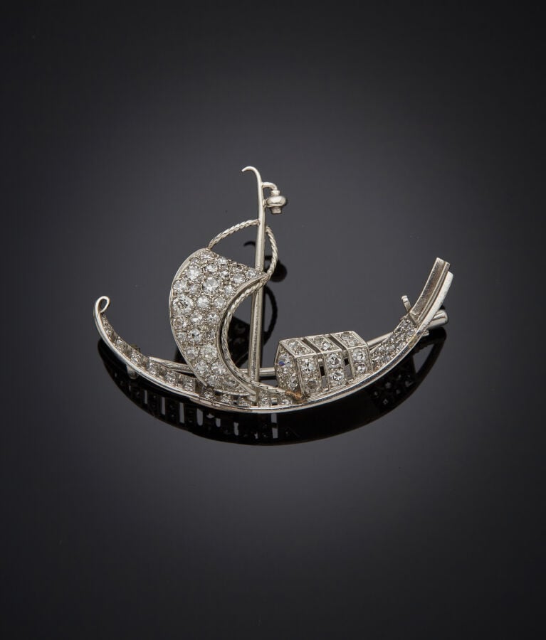 BROCHE de CORSAGE "bateau de pêche chinois " en platine (950‰) ajouré, torsadé,…