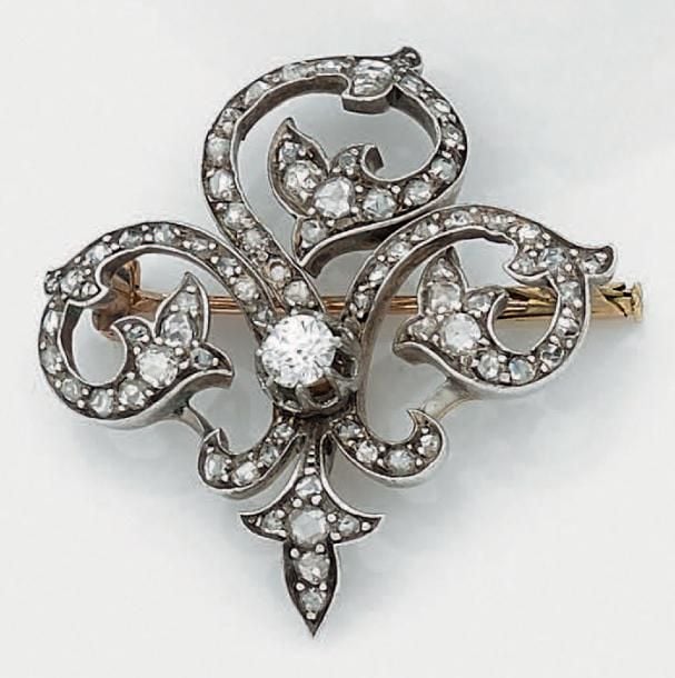 BROCHE «volutes» en or jaune (750 millièmes) et argent (mi