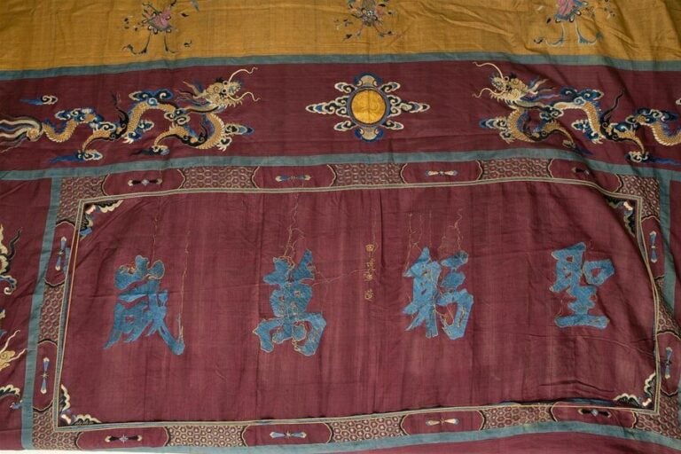 BRODERIE / SUSPENSION DE TEMPLE