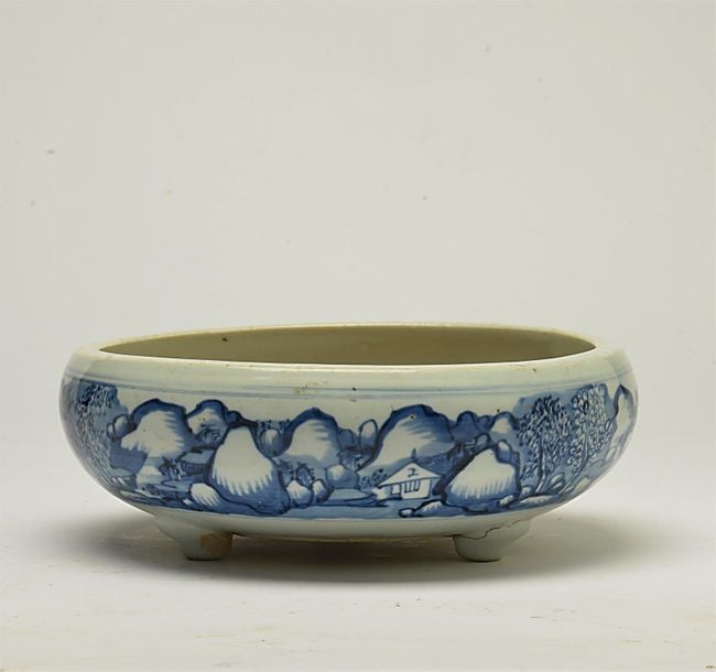 BRÛLE-PARFUM CIRCULAIRE EN PORCELAINE BLEU BLANC, LU