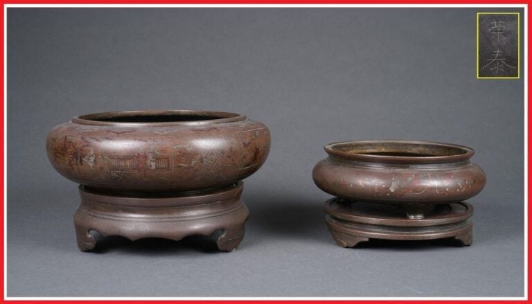 BRÛLE-PARFUM CIRCULAIRE ET SON SOCLE EN BRONZE A INCRUSTATION DE METAUX MOUS